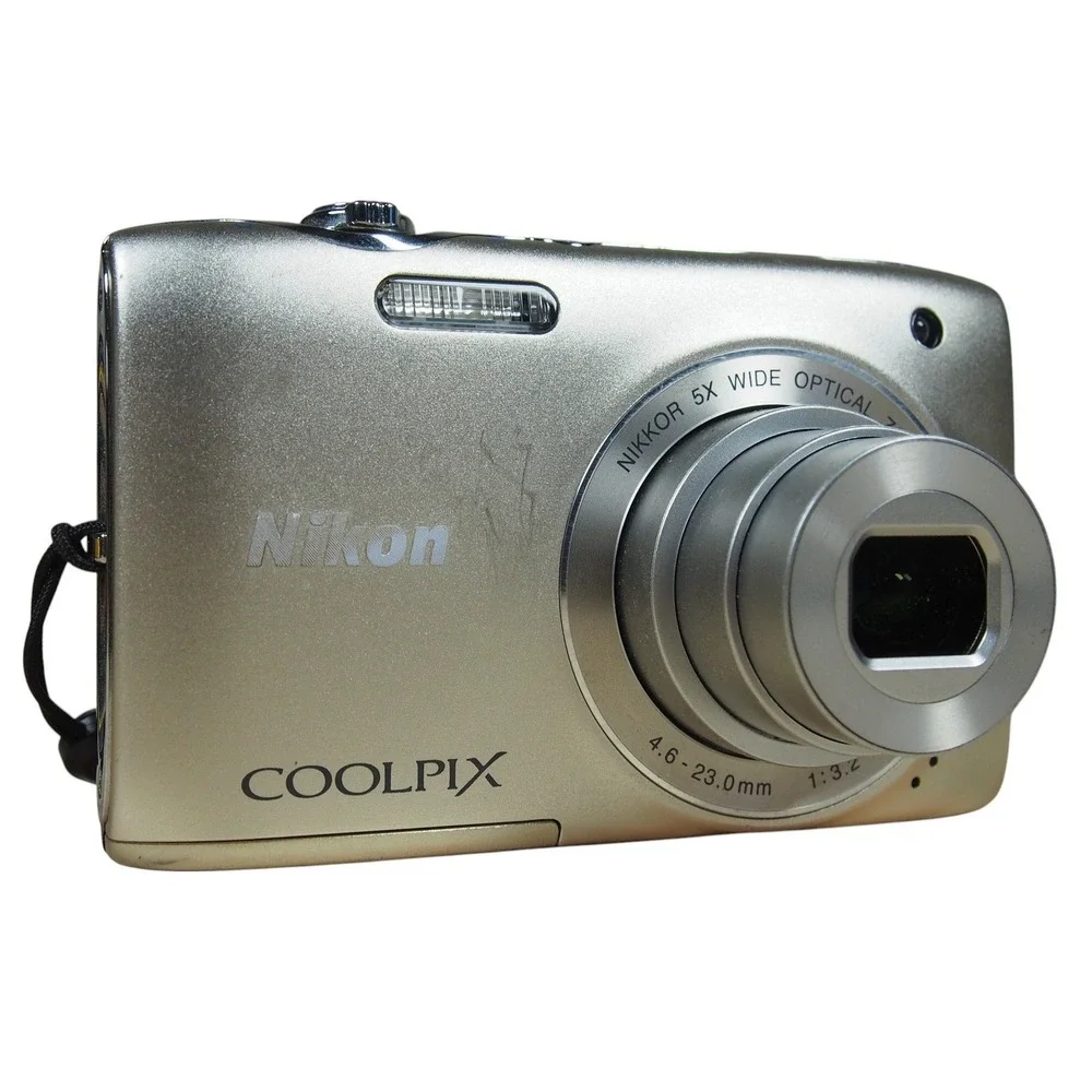 Nikon Coolpix‎ S3100 14.0MP Digital Camera Bundle Silver w/Charger + Battery EUC